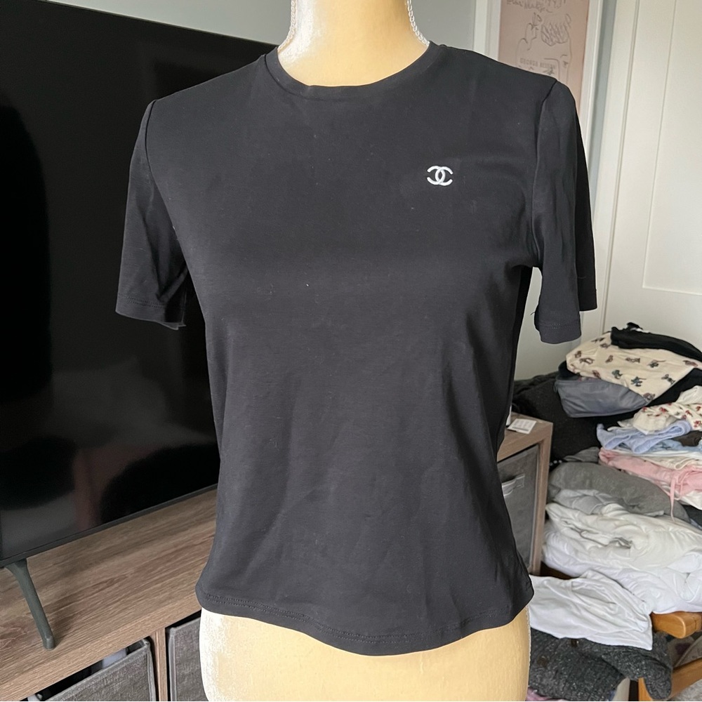 CHANEL ユニフォーム　カットソー　Tシャツ CHANEL | Tops | Chanel Uniform T Shirt In Black With Embroidered